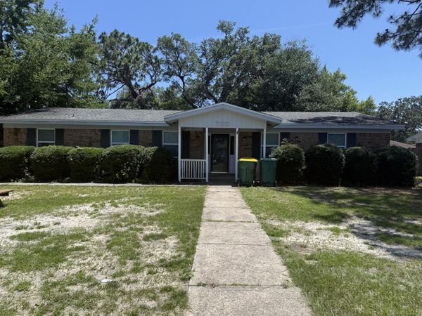 700 Mayflower Avenue, Fort Walton Beach, FL 32547