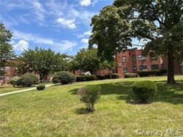 110 Division Avenue , Unit 2 E, Levittown, NY 11756