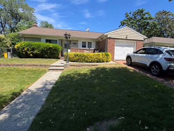1498 Kew Avenue , Hewlett, NY 11557