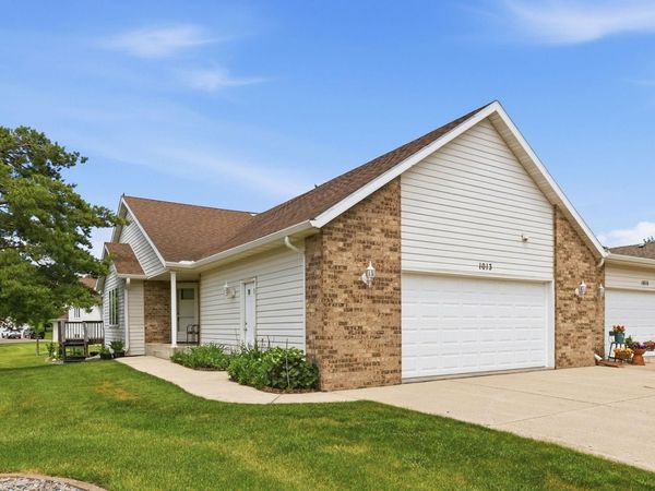 1013 Prairie View Drive SW, Hutchinson, MN 55350