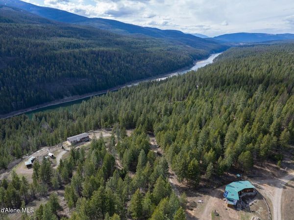 79714 Hwy 2 , Moyie Springs, ID 83845