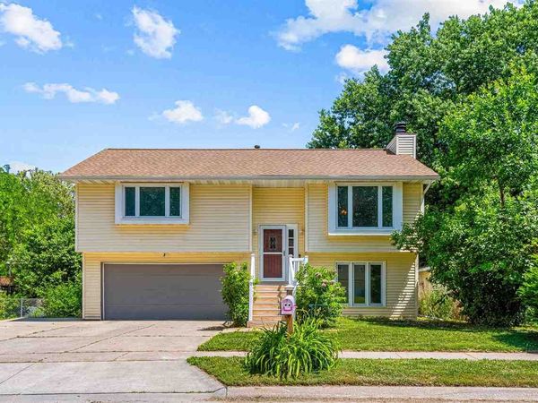 1156 Briar Dr, Iowa City, IA 52240