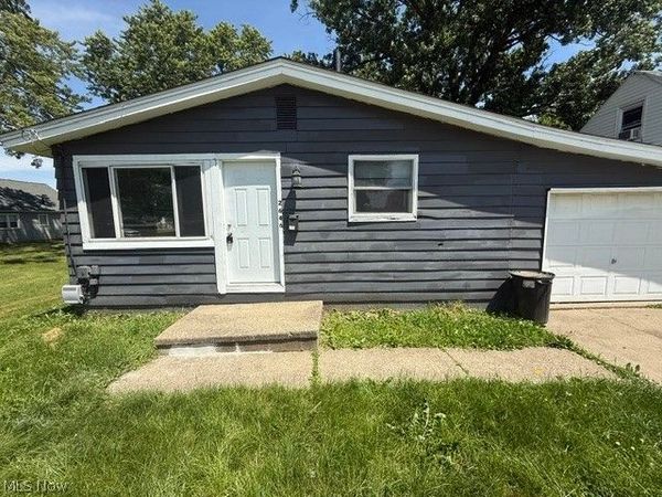 2646 Harmont Avenue NE, Canton, OH 44705