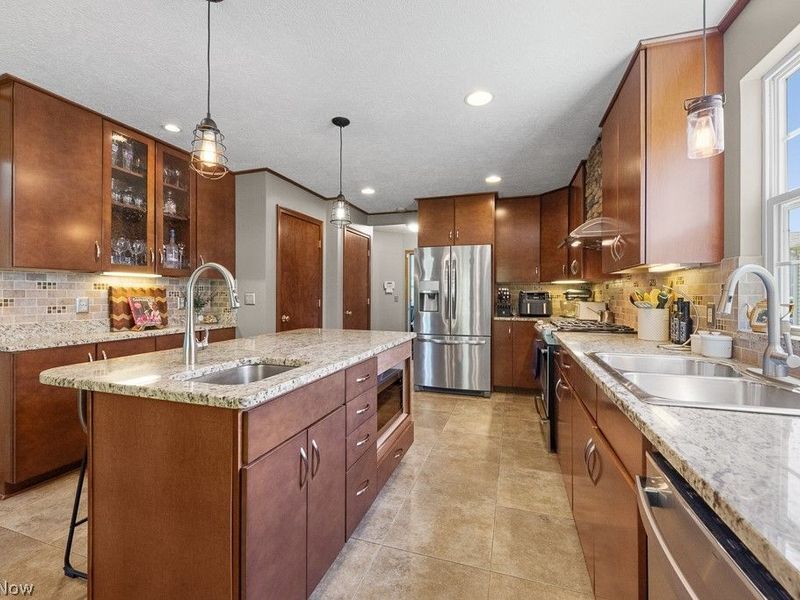 1021 Ledgestone Drive , Wadsworth, OH 44281 Photo 13