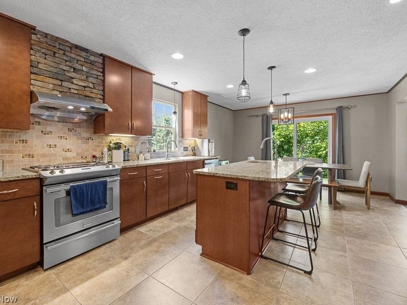 1021 Ledgestone Drive , Wadsworth, OH 44281 Photo 9
