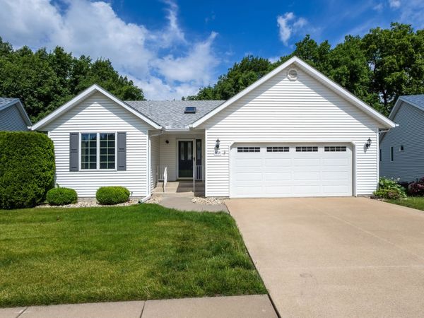 2021 Villa Pines Circle , Carbon Cliff, IL 61239