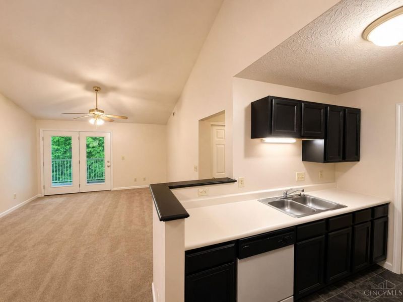 7343 Chatham Court, Unit G, West Chester, OH 45069 Photo 4
