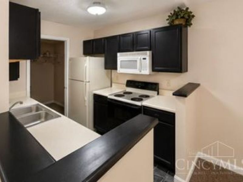 7343 Chatham Court, Unit G, West Chester, OH 45069 Photo 5