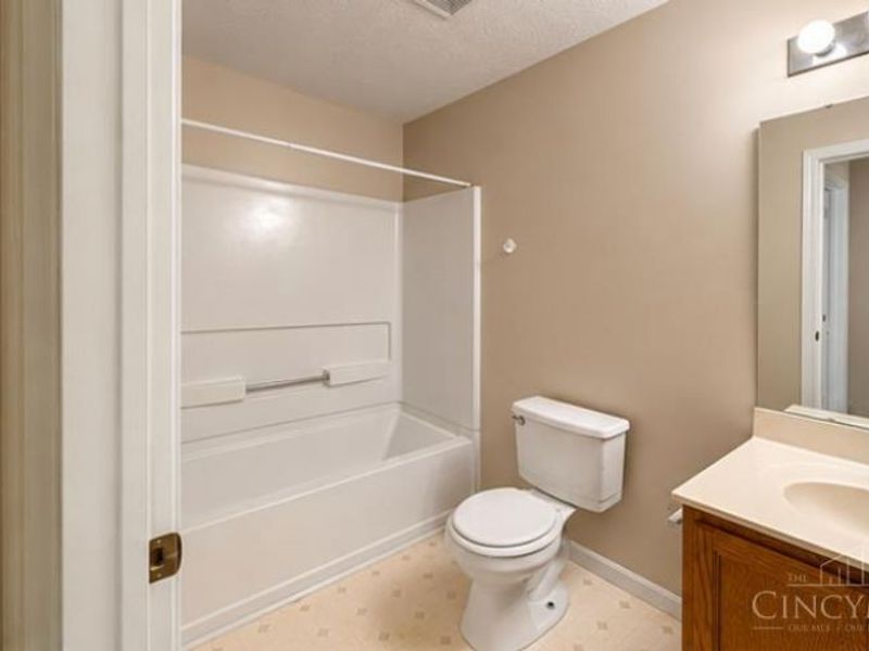7343 Chatham Court, Unit G, West Chester, OH 45069 Photo 9