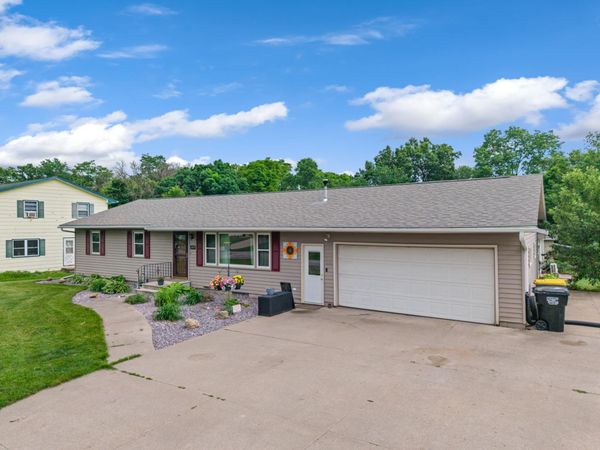 1497 Claudia Avenue , La Crescent, MN 55947