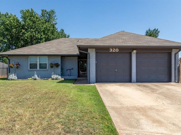 320 E Elder Lane, Mustang, OK 73064