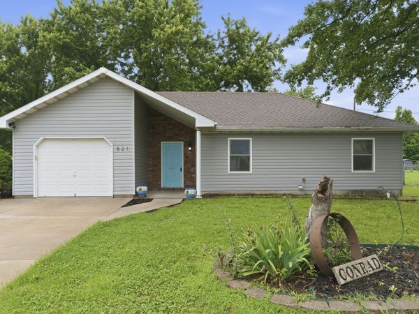 821 W Pearl Street , Bolivar, MO 65613