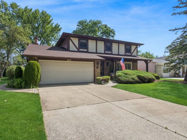 320 University Drive, Buffalo Grove, IL 60089