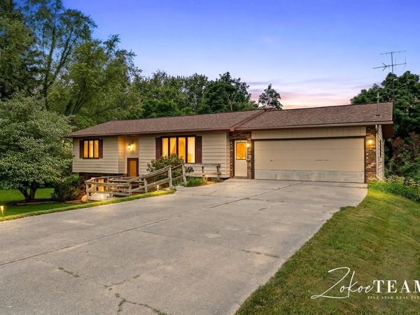 14079 8th Avenue, Marne, MI 49435