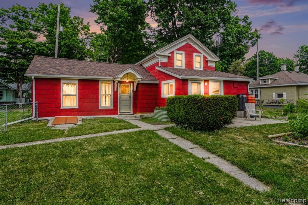 302 Hadley Street, Holly Vlg, MI 48442 Main Photo