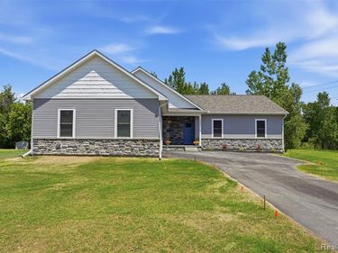 6320 Birch Meadows Lane, Handy Twp, MI 48836