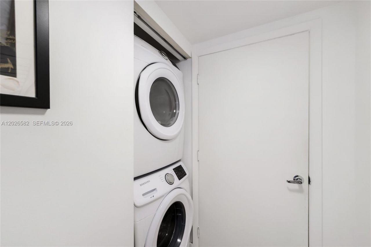 41 SE 5th St, Unit 1303, Miami, FL 33131 Photo