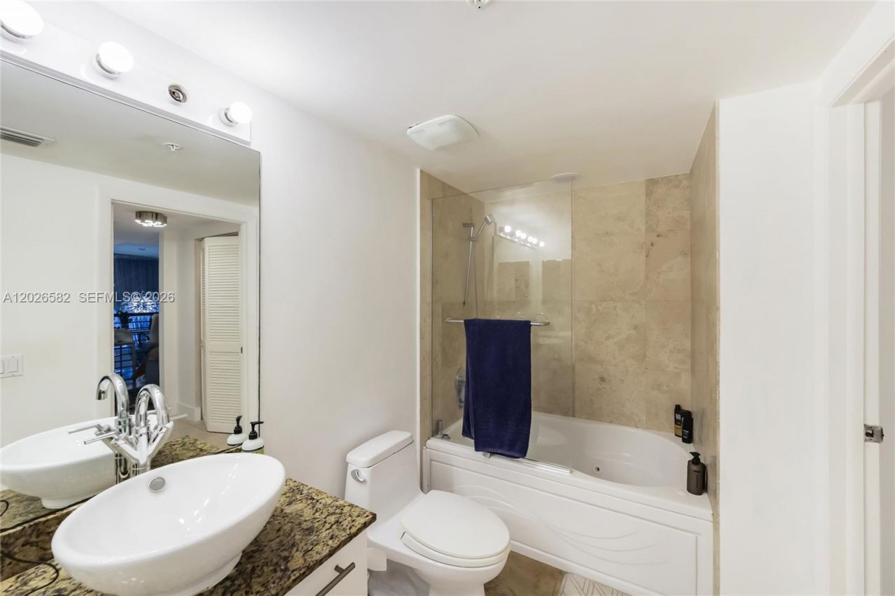 41 SE 5th St, Unit 1303, Miami, FL 33131 Photo