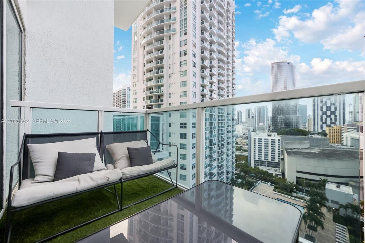 41 SE 5th St, Unit 1303, Miami, FL 33131 Photo