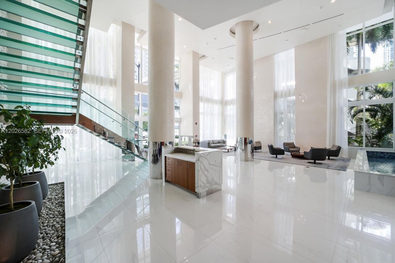 41 SE 5th St, Unit 1303, Miami, FL 33131 Photo