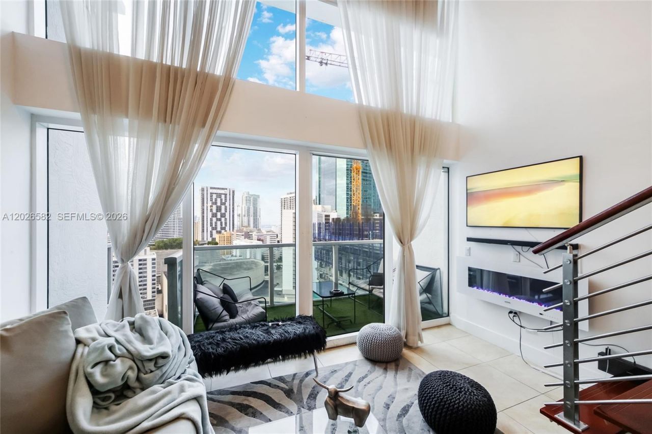 41 SE 5th St, Unit 1303, Miami, FL 33131 Photo