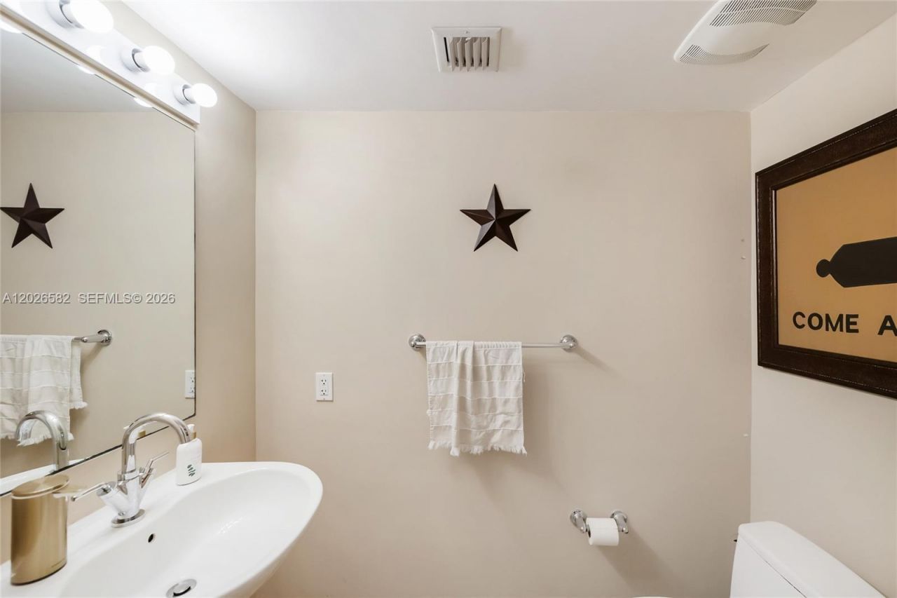 41 SE 5th St, Unit 1303, Miami, FL 33131 Photo
