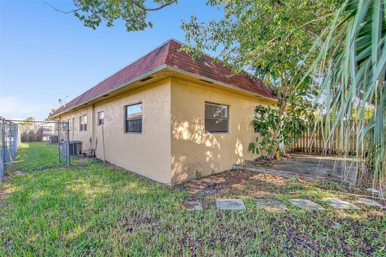 4041 NW 30th Ter , Lauderdale Lakes, FL 33309 Photo