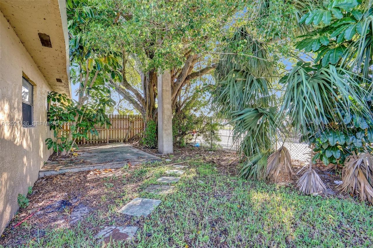 4041 NW 30th Ter , Lauderdale Lakes, FL 33309 Photo