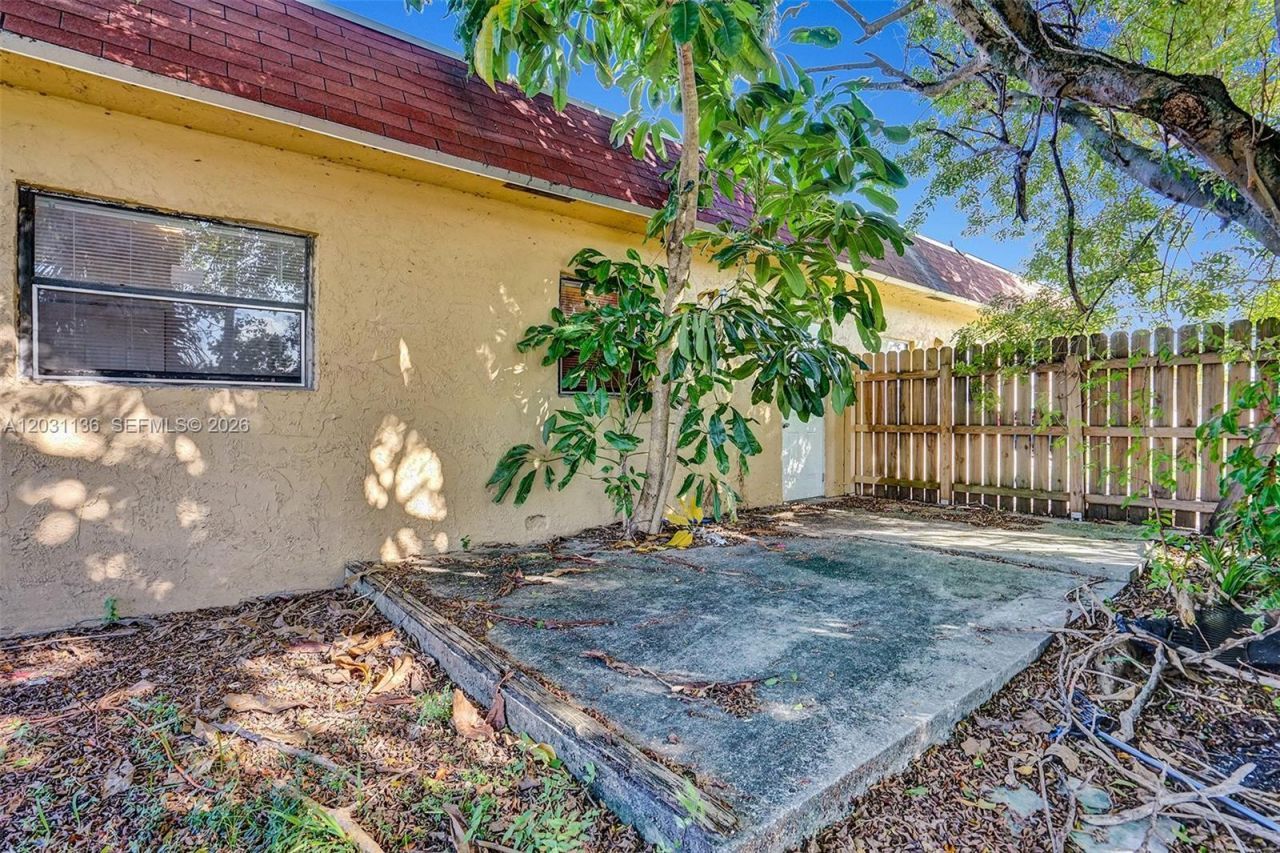 4041 NW 30th Ter , Lauderdale Lakes, FL 33309 Photo