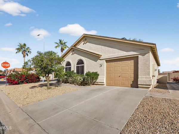 6831 S OAKMONT Drive, Chandler, AZ 85249