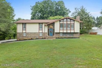 609 Greenwood Drive, Clinton, TN 37716 Main Photo