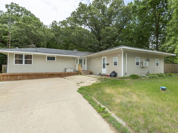 1572 Winnetka Street , Dixon, IL 61021
