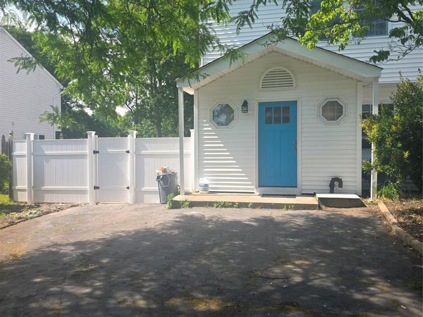 9 Trim Street , Bay Shore, NY 11706