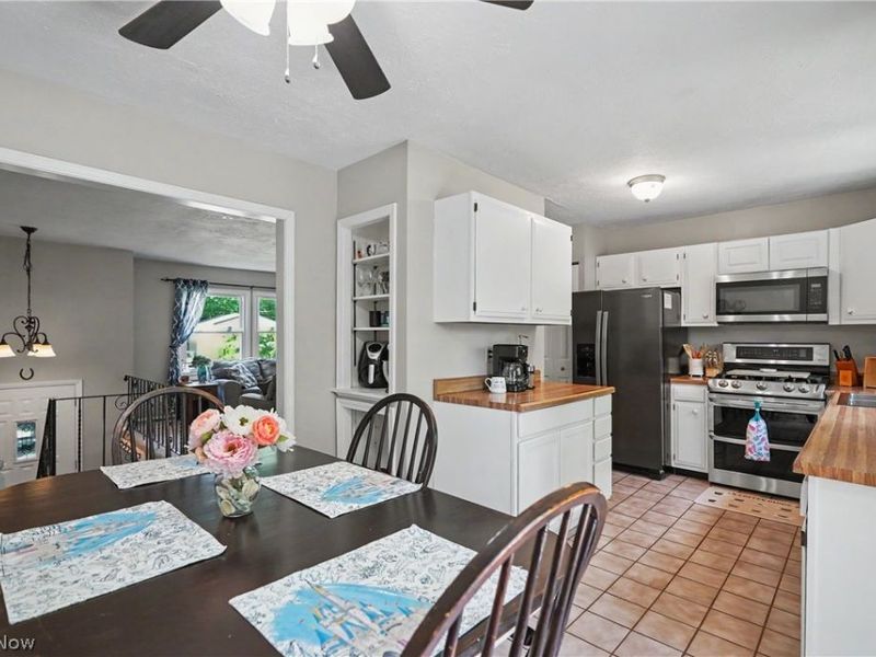 26930 Southwood Lane , Olmsted Falls, OH 44138 Photo 16