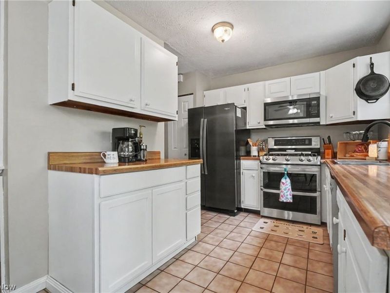 26930 Southwood Lane , Olmsted Falls, OH 44138 Photo 17