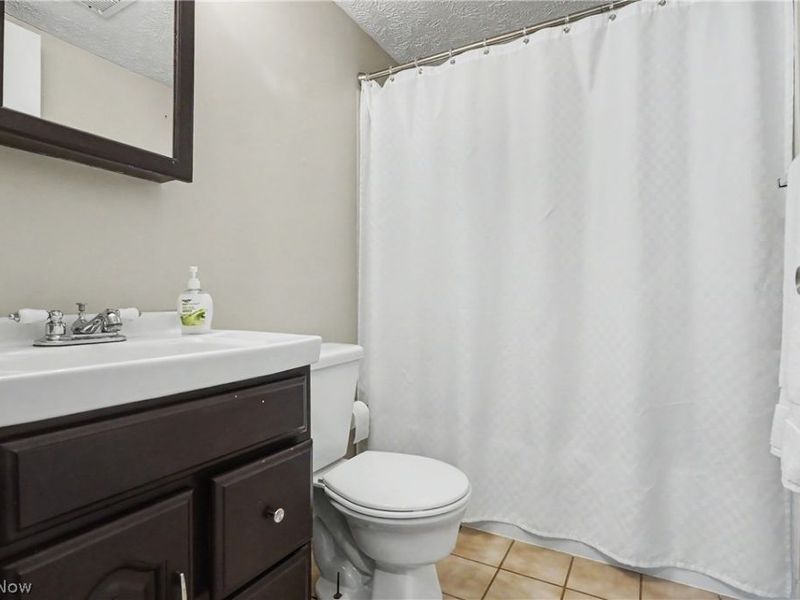 26930 Southwood Lane , Olmsted Falls, OH 44138 Photo 24