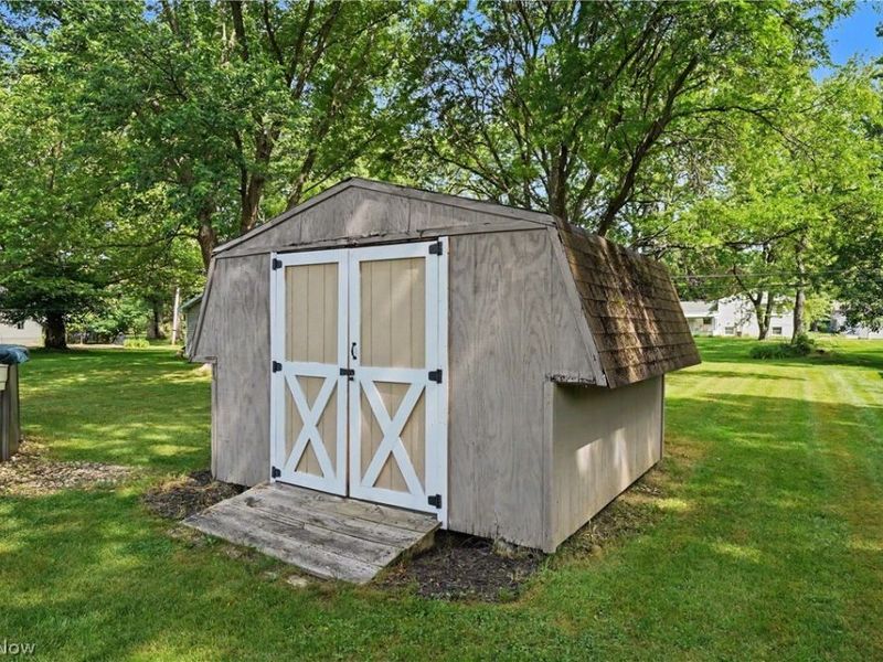 26930 Southwood Lane , Olmsted Falls, OH 44138 Photo 6