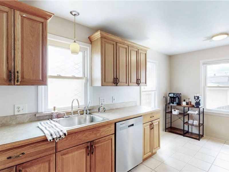 8111 Thornton Drive , Parma, OH 44129 Photo 10