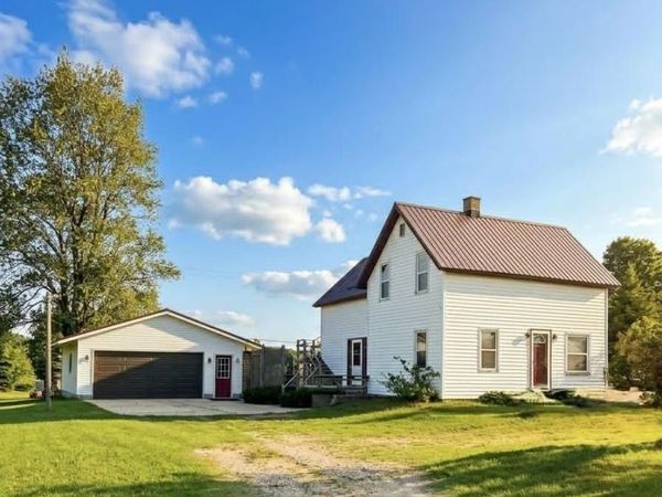 196 Center E, Kingsley, MI 49649