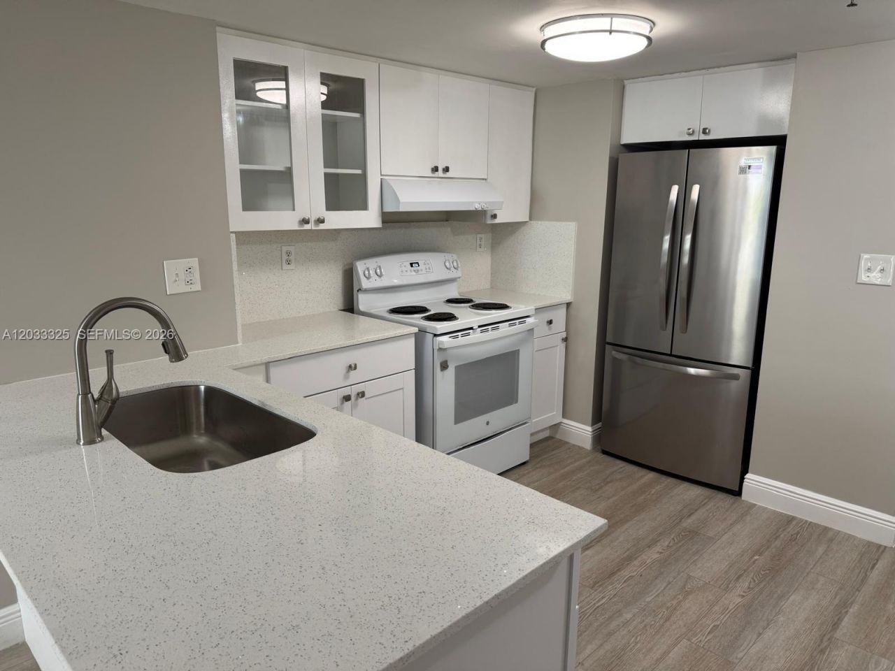 7832 Collins Ave, Unit 406, Miami Beach, FL 33141 Photo