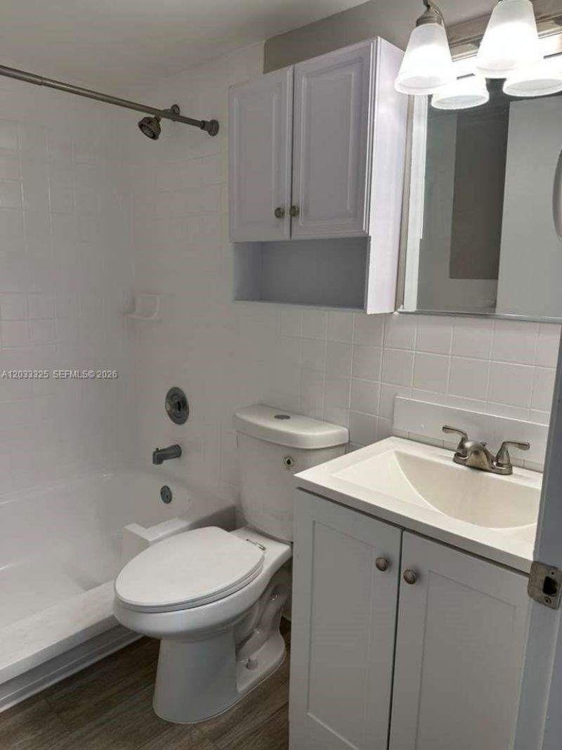 7832 Collins Ave , Unit 406, Miami Beach, FL 33141 Photo