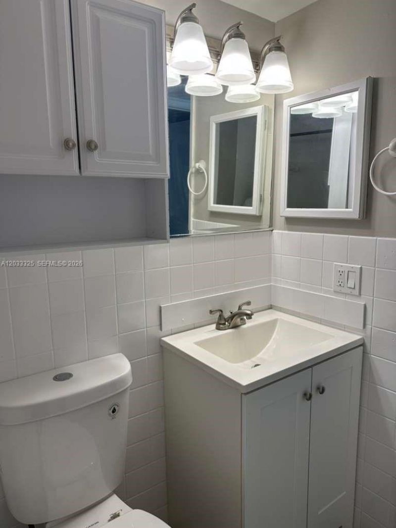 7832 Collins Ave , Unit 406, Miami Beach, FL 33141 Photo