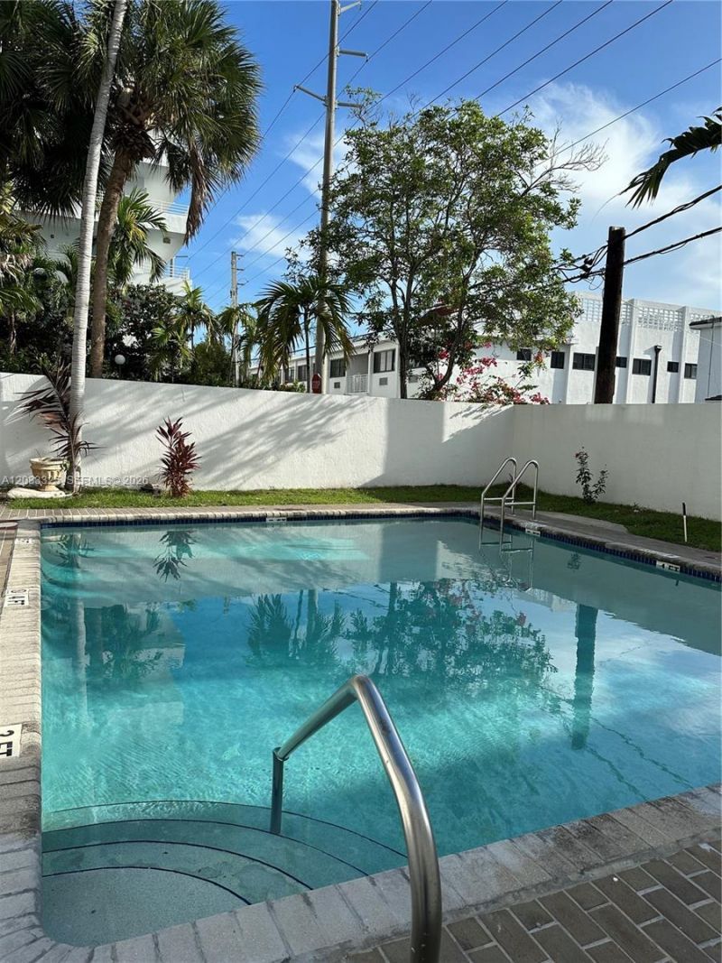 7832 Collins Ave , Unit 406, Miami Beach, FL 33141 Photo
