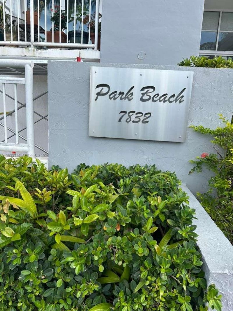 7832 Collins Ave, Unit 406, Miami Beach, FL 33141 Photo