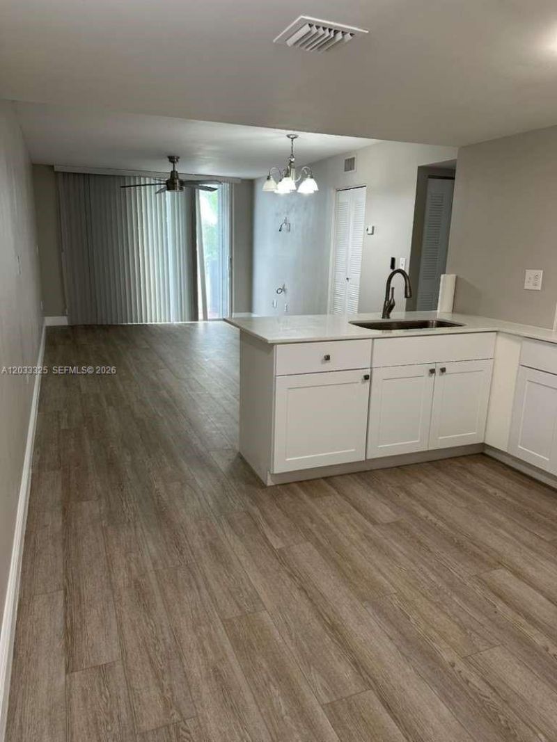 7832 Collins Ave , Unit 406, Miami Beach, FL 33141 Photo