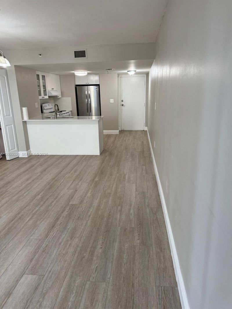 7832 Collins Ave, Unit 406, Miami Beach, FL 33141 Photo