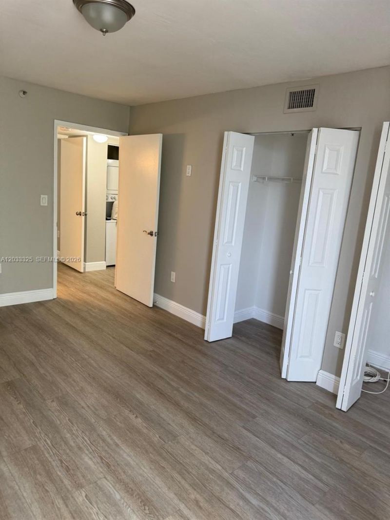 7832 Collins Ave, Unit 406, Miami Beach, FL 33141 Photo