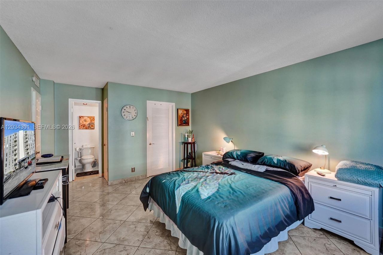 430 Golden Isles Dr , Unit 705, Hallandale Beach, FL 33009 Photo