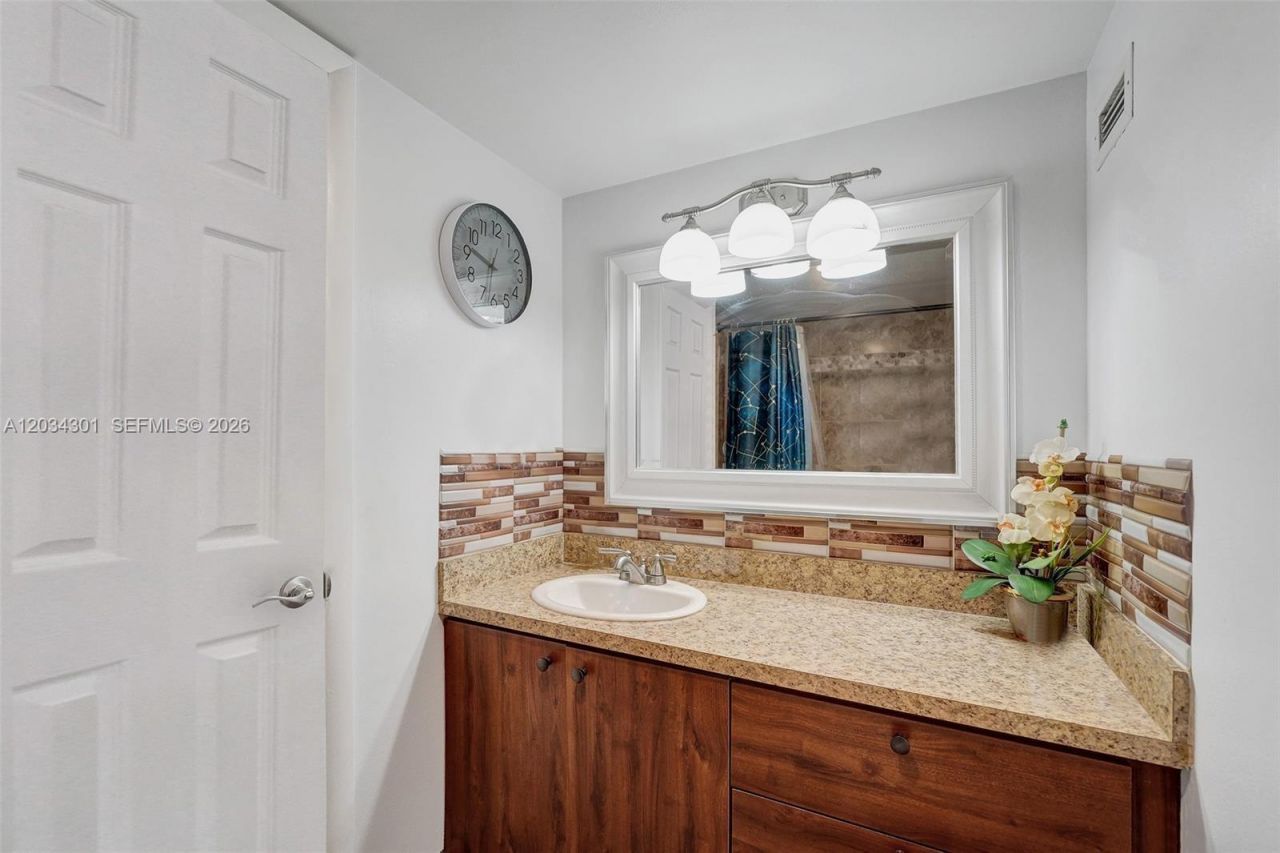 430 Golden Isles Dr , Unit 705, Hallandale Beach, FL 33009 Photo