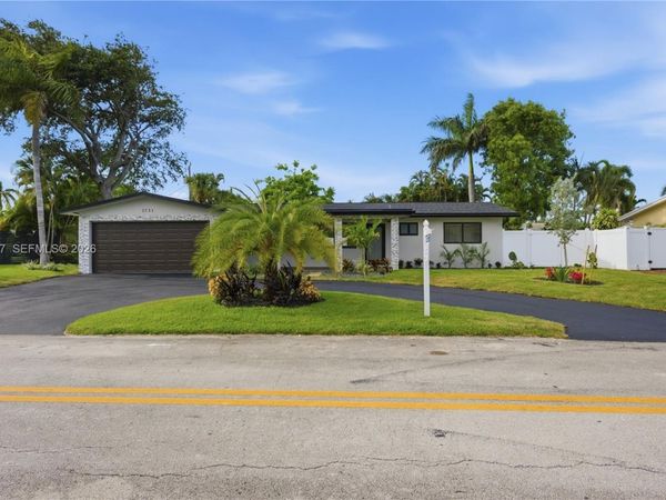 2731 NE 52nd St , Lighthouse Point, FL 33064